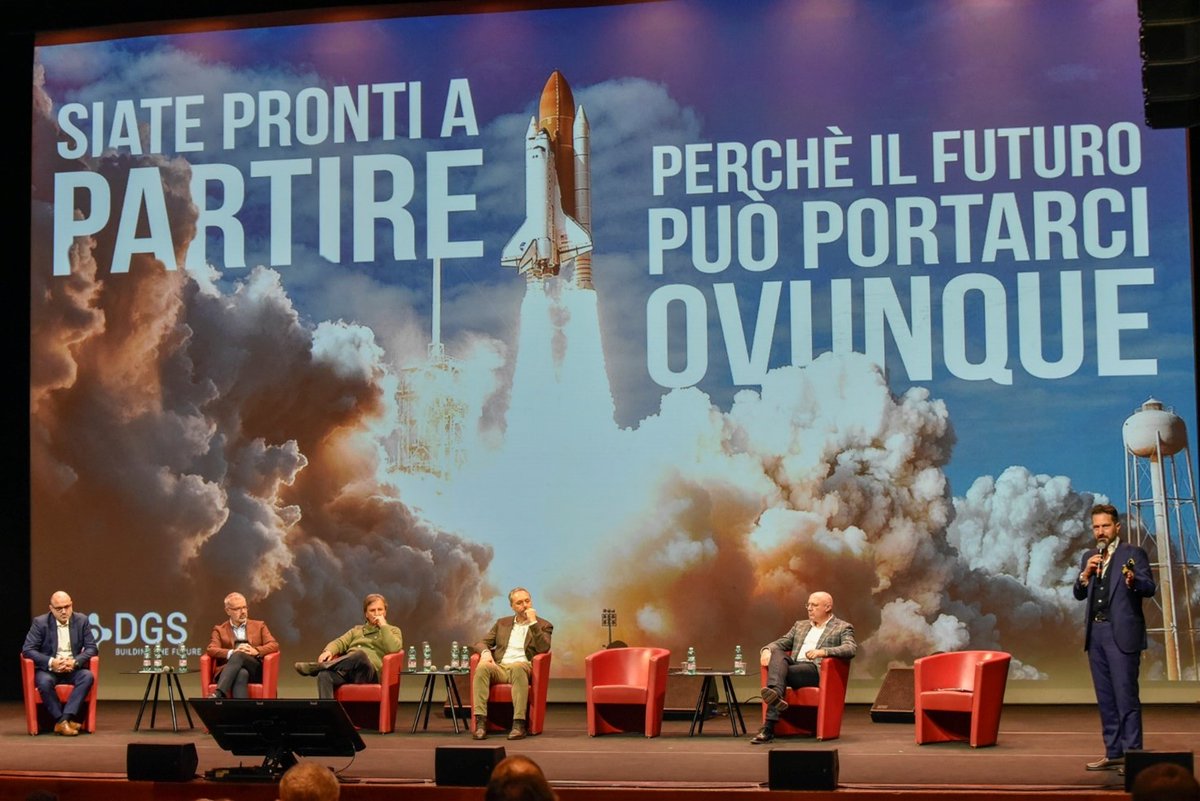 dgs_group's tweet photo. Ieri a Roma eravamo oltre 650 al #KickOff 2023 di #DGS! Grazie a tutti i partecipanti e a @PinoInsegno1, a @nicolemagolie, a @MagoDaLegare e ai #Baraonna.
@AuditoriumPdM @SMC_DGScompany @PoriniGroup @LumITCyberSec @DThinks_Srl @WeDoAdvisory @Sarce_web @i3 https://t.co/TTV2I9Vp4h