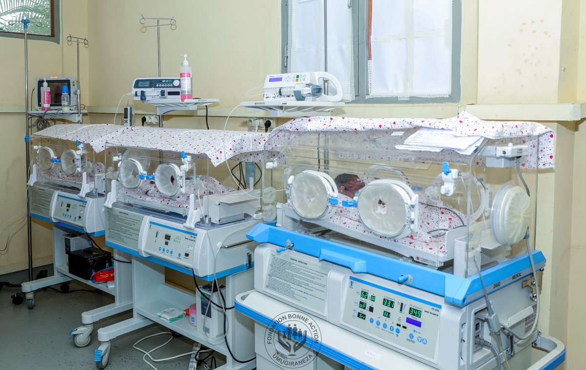 action_bonne's tweet photo. Son Excellence la Première Dame a assisté,ce mercredi 18 janv.2023, la maman Johali MUGISHIMANA qui a accouché 6 enfants et qui reste alitée à l'Hôpital Militaire de Kamenge.Alors que 2 des 6 enfants sont morts,Johali se dit confiante en Dieu pour sa santé et celle des 4 restants https://t.co/UX4HP25b3C