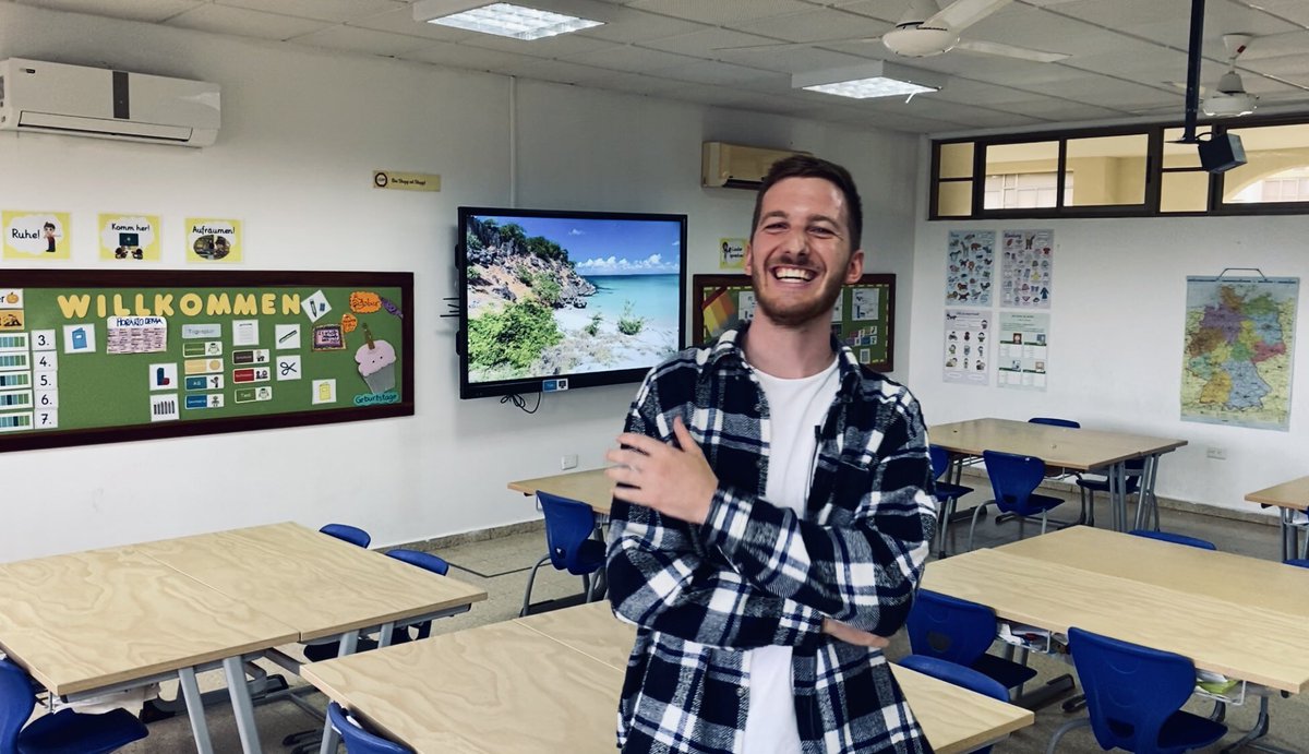 tim22schaefer's tweet photo. Seit knapp einer Woche ist der Schulalltag wieder in vollem Gange – ich freue mich. Und für mich heißt das zudem Endspurt, denn in vier Wochen wird mein Auslandspraktikum bereits vorbei sein. #studierenweltweit #erlebees https://t.co/DZY7T3jKxn