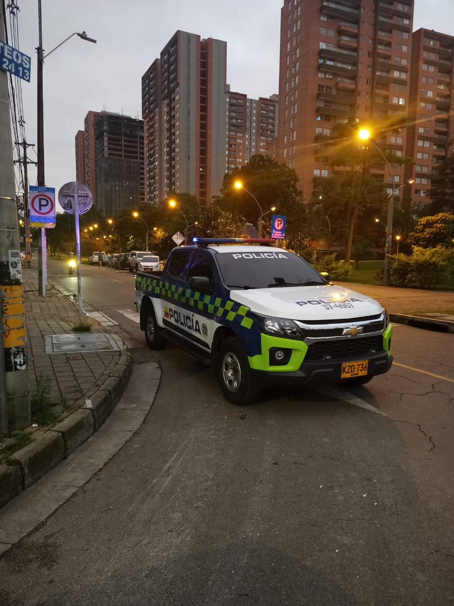 ORTEMAN10's tweet photo. Hoy el distrito running de Medellín tuvo un acompañamiento permanente de las autoridades 
Gracias @PoliciaMedellin 

Hay que seguir con esta compañía 
Permanente a los corredores y habitantes de Ciudad del rio.

Seguiremos trabajando para que el Distrito running sea mas seguro. https://t.co/YtNJjdPAVG