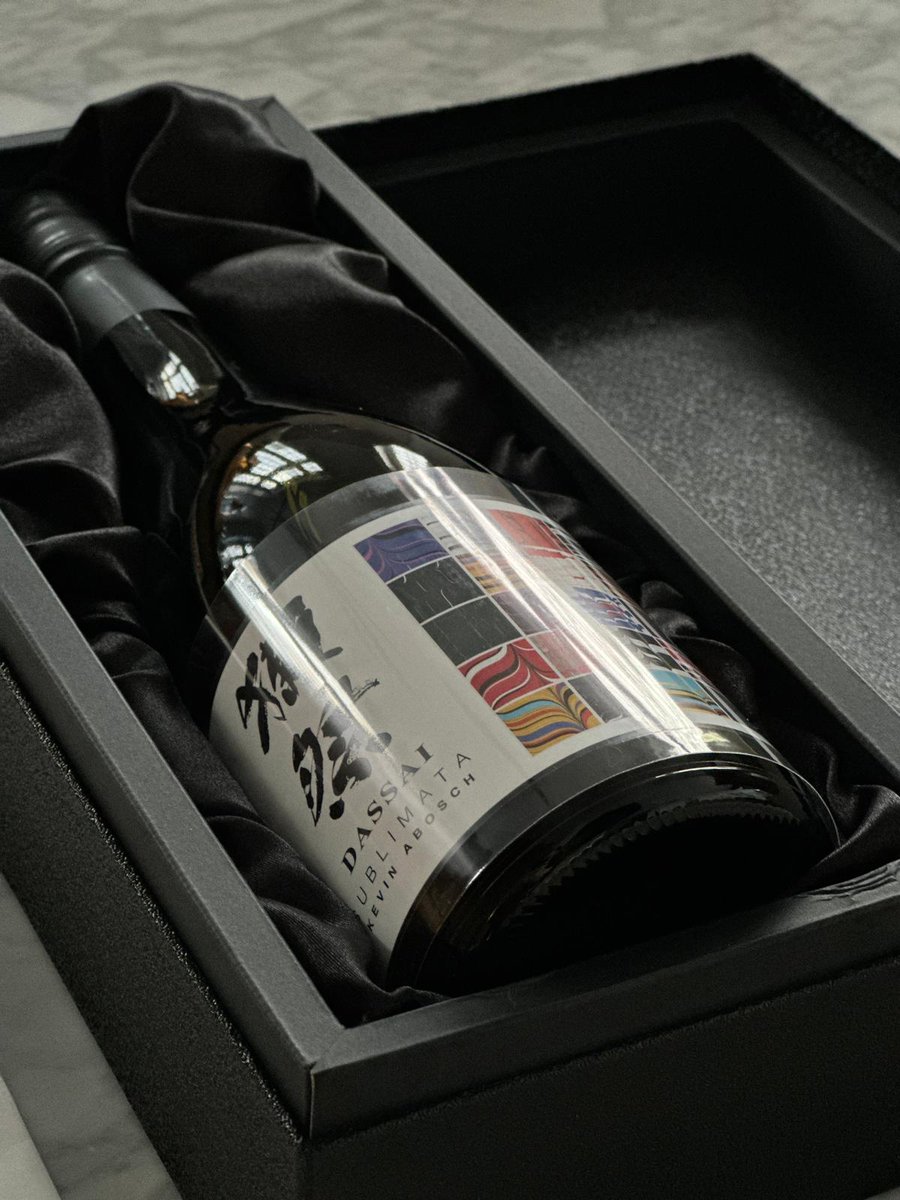 Just received something in the mail!☀️
<a href="/DassaiSake/">獺祭 Dassai【公式】</a> x <a href="/kevinabosch/">Kevin Abosch</a> ♥️
Limited Edition of 47 🍶 🇯🇵

@nftcws #dassai #sake #nft
More to follow soon on this journey...