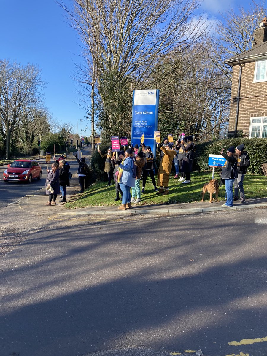 On the picket line for safer staffing and fair pay! #RCNStrike #NursesStrike <a href="/SouthEastRCN/">South East RCN 💙</a> <a href="/theRCN/">The RCN</a> #swandean