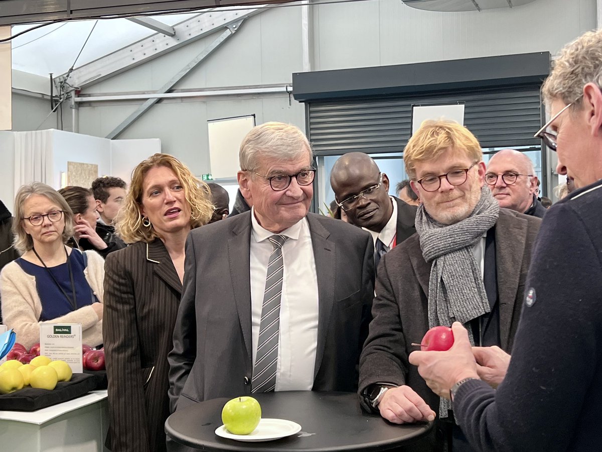 AngersMetropole's tweet photo. Pour sa 36e édition, visite du @SIVAL_ANGERS et de ses 700 exposants avec @MFesneau @Agri_Gouv accompagné du ministre de l’agriculture du Sénégal @Aly_Ngouille et @JM_Verchere Président - Maire #AngersMetropole @angers #Sival23 https://t.co/A7JMjGIvaW
