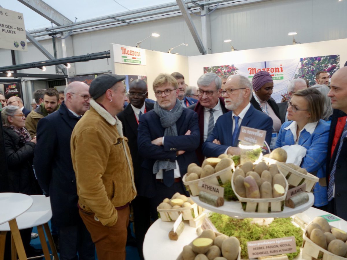 AngersMetropole's tweet photo. Pour sa 36e édition, visite du @SIVAL_ANGERS et de ses 700 exposants avec @MFesneau @Agri_Gouv accompagné du ministre de l’agriculture du Sénégal @Aly_Ngouille et @JM_Verchere Président - Maire #AngersMetropole @angers #Sival23 https://t.co/A7JMjGIvaW