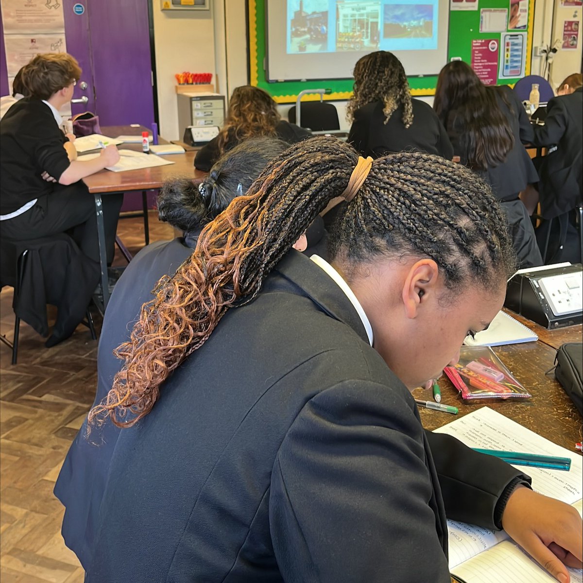 FollowDECTC's tweet image. The science faculty have been focussing on careers in their lessons this week⚛️😀👏

#Science #Careers