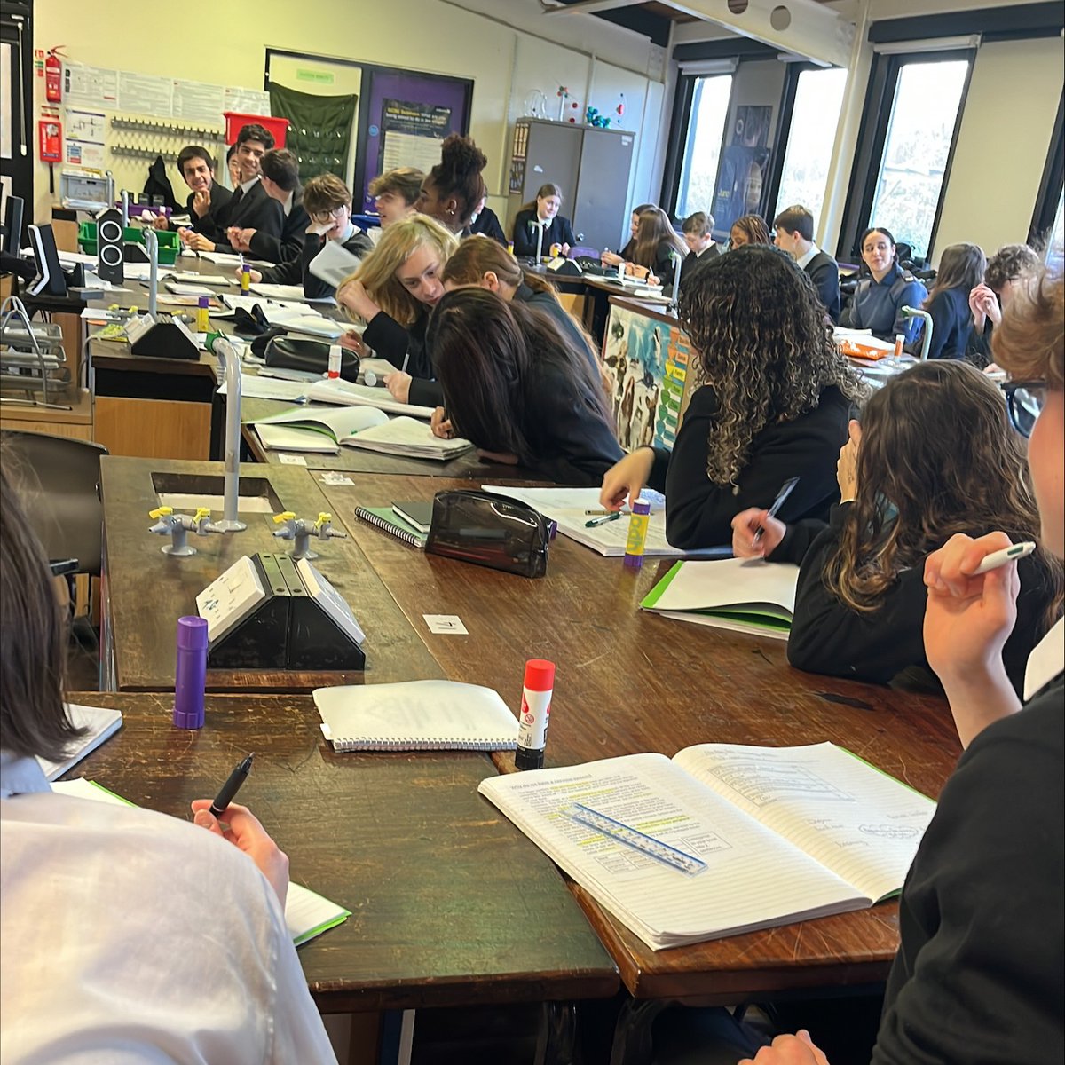 FollowDECTC's tweet image. The science faculty have been focussing on careers in their lessons this week⚛️😀👏

#Science #Careers