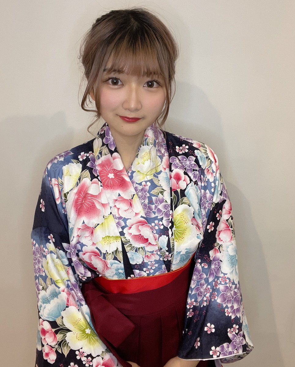 12_yua_'s tweet photo. おきゅおわ！
袴初めて着た～💞
着付けはりのちゃんがやってくれましま🫶🏻ありがとう🥺
ヘアアレンジは自分でやってみた~笑 https://t.co/pZ5nBQXQ9K