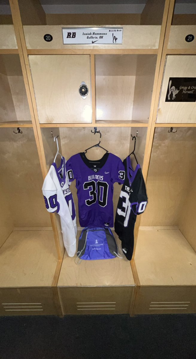 isaiah_hammons's tweet photo. I would like to thank @CoachStrongSC for taking the time getting me on a visit to tour the school and facilities at @BuilderFootball and the entire coaching staff for my first offer to play at the next level @CoachGriffSC @BluejaysGuthrie #AGTG. https://t.co/kxBxvFt42x