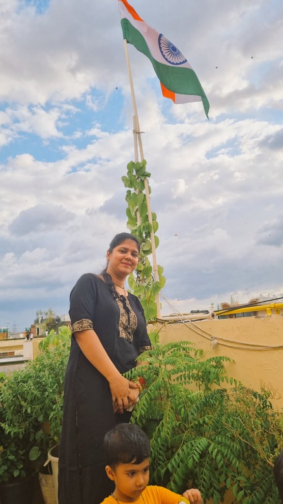 @GiftKyaDe My Picture with Indian National Flag ❤️

#republicdaycontest #giveaway #gifts #woodengifts #ecofriendly #giftkyade #madeinindia @GiftKyaDe 

Tagging @Hello_Himansh @hey_its_amisha @NehuSh1 @nandinidey20gm1 @RakeshVerma_Ind @AbhishekIPLFeak @LalitSu93361768 @Falguni82821634