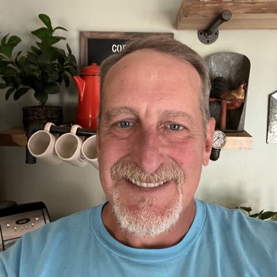 MarkLoving8's tweet photo. #NewProfilePic https://t.co/OzC1DnZ2Tr