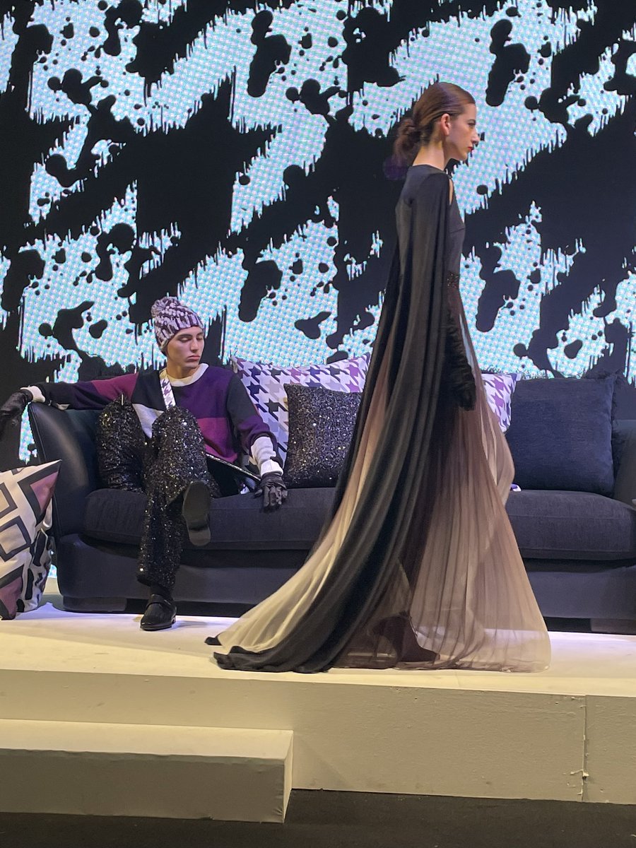 botiquindestilo's tweet image. Tía @modareforma ayer tu sobri @BSantosOficial presento su colección #prefall 23 en @Intermoda