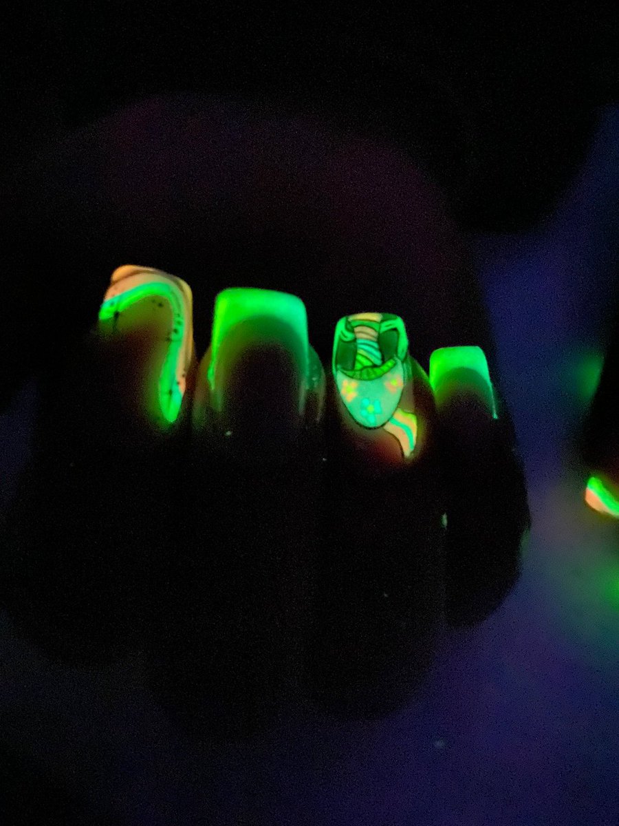 Check my nails
💛 #NeonVibes
#NailsArt #Mushroom 🍄