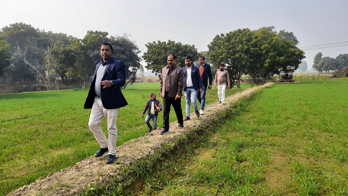 KAyodhy's tweet photo. मवाई ब्लॉक के गोमती नदी के तटीय क्षेत्रों पर भूमि संरक्षण विभाग अयोध्या के द्वारा भूमि संरक्षण के कार्यों  का वृहद अवलोकन मेरे स्वयं एवं संबंधित विभाग के अधिकारियों द्वारा किया गया । इनका कार्य अत्यंत ही सराहनीय एवं उच्च कोटि का रहा है। @Vikasayodhya1 @dmayodhya @upagriculture https://t.co/RqrLFvYoqJ