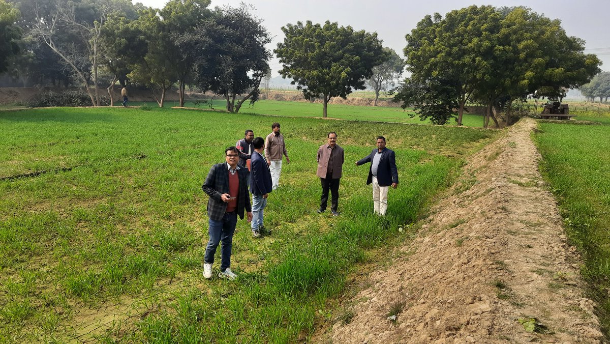 मवाई ब्लॉक के गोमती नदी के तटीय क्षेत्रों पर भूमि संरक्षण विभाग अयोध्या के द्वारा भूमि संरक्षण के कार्यों  का वृहद अवलोकन मेरे स्वयं एवं संबंधित विभाग के अधिकारियों द्वारा किया गया । इनका कार्य अत्यंत ही सराहनीय एवं उच्च कोटि का रहा है। @Vikasayodhya1 <a href="/dmayodhya/">District Magistrate Ayodhya</a> <a href="/upagriculture/">U.P. Agriculture Dep</a>