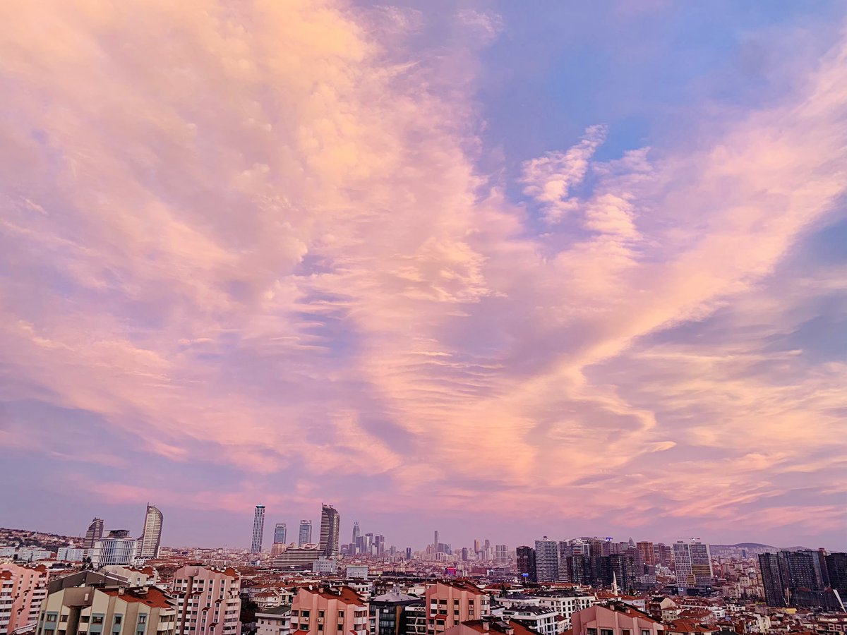 KanalHava's tweet image. Şimdi / Gökyüzü 🎨

#istanbul #günbatımı #renkler