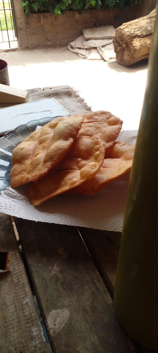 LoboSol09508586's tweet photo. Tomando mates con torta fritas!!!😁🐺...recien hechas..q ricooo https://t.co/SfWyDmPYCB