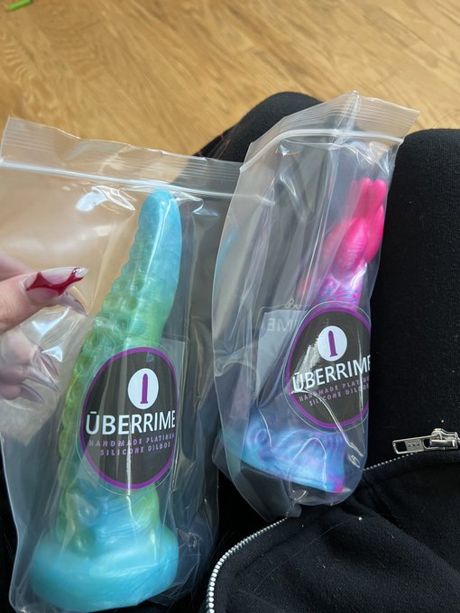 babe wake up new toys j dropped https://t.co/3xT0PrqjiE