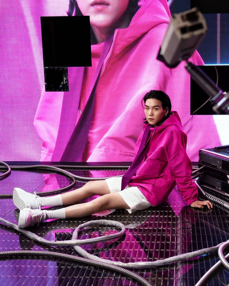 나 방금 초코케잌 두조각 먹었눈데🙃🙃
내 다리랑 뱃살 눈감고 있어바바