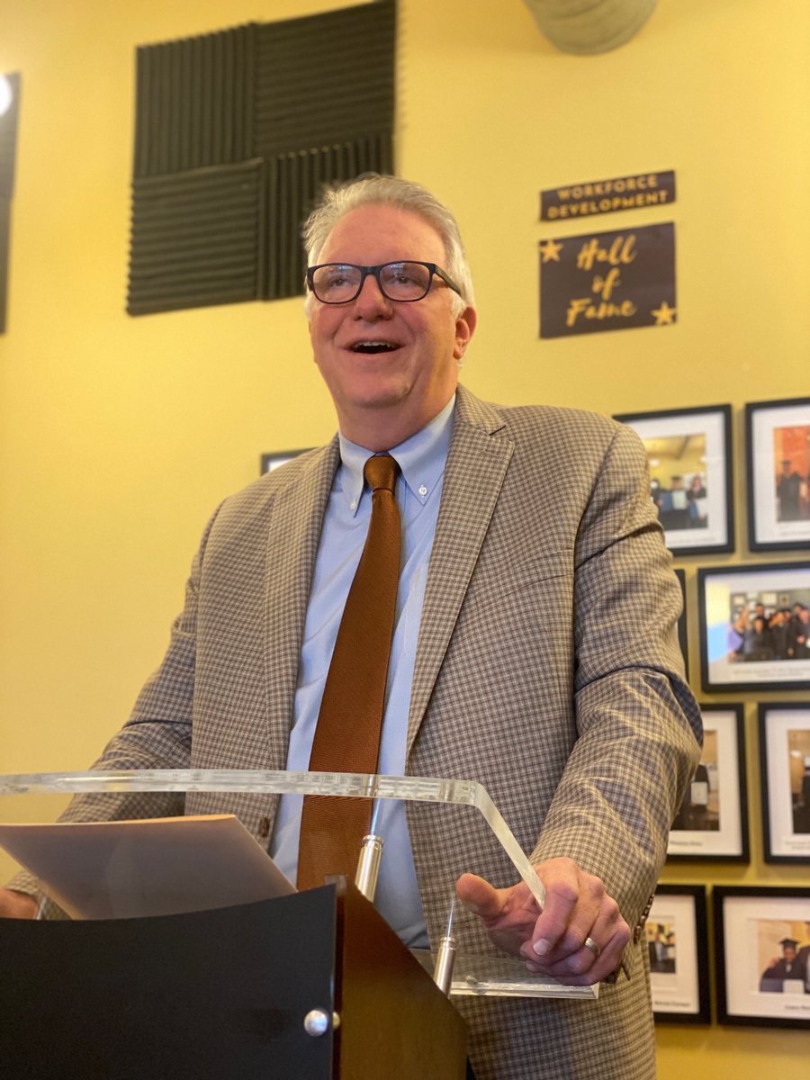 Cleveland_PL's tweet photo. “There’s a lot of power in reading” - ⁦@CuyahogaCounty⁩ Executive ⁦@chrisronayne⁩ speaking at the #OneCommunityReads news conference at the West Side Catholic Center. #CLE #ThisisCLE https://t.co/md6C7dF8Av