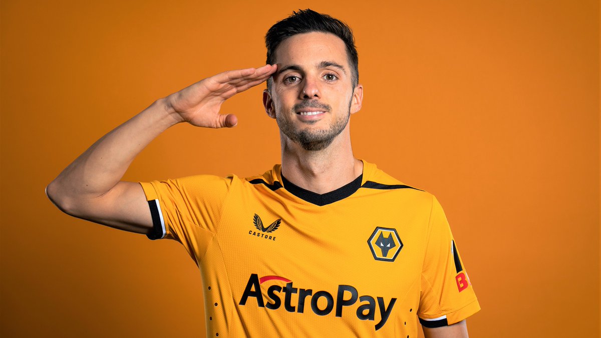 Young_Wolves's tweet photo. Welcome to Wolves, @Pablosarabia92! 🐺

To celebrate Pablo's arrival, we're giving you the chance to win his 𝓼𝓲𝓰𝓷𝓮𝓭 𝓼𝓱𝓲𝓻𝓽! ✍️

All you need to do is make sure you are following @Young_Wolves, like &amp; RT this tweet! Winner will be contacted on Monday 23rd January. https://t.co/MGiDReLzbx