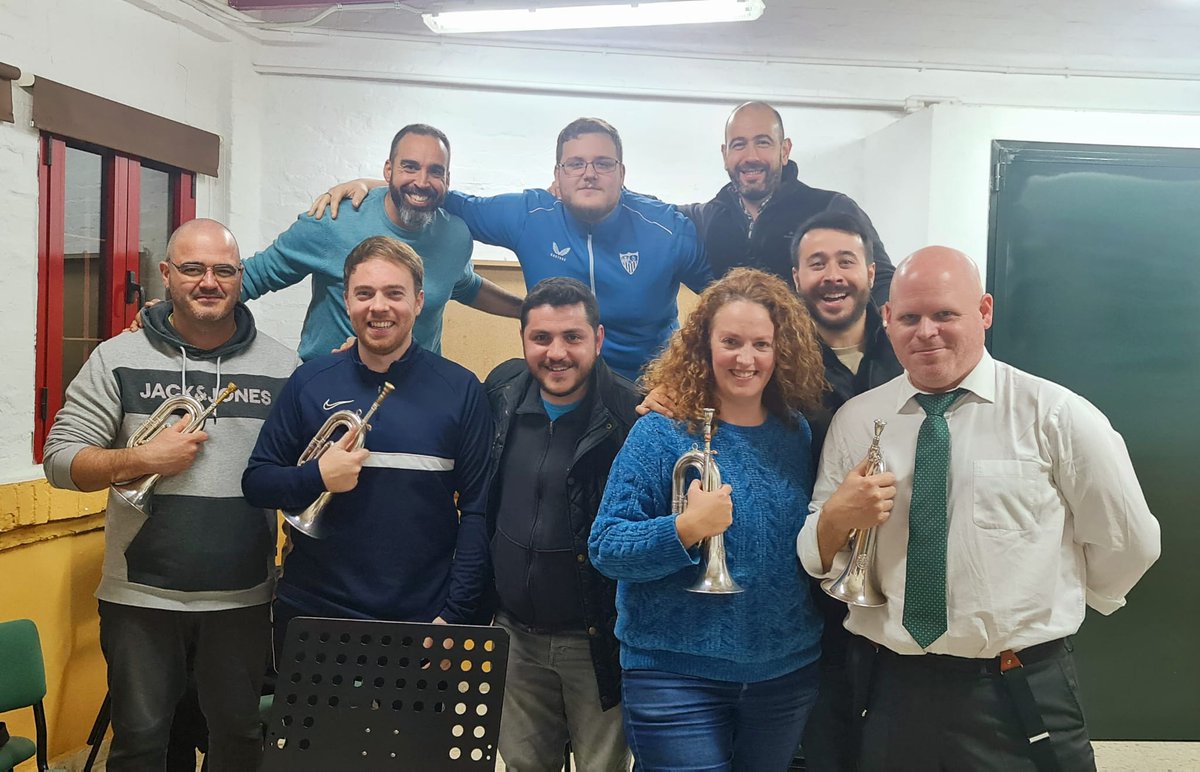 Corbmcigarreras's tweet image. En la noche de ayer #comenzamos nuestros ensayos!!! 💪🏽💪🏽 #quenoparelamusica  @BMLasCigarreras 

🎶 #CornetasCigarreras