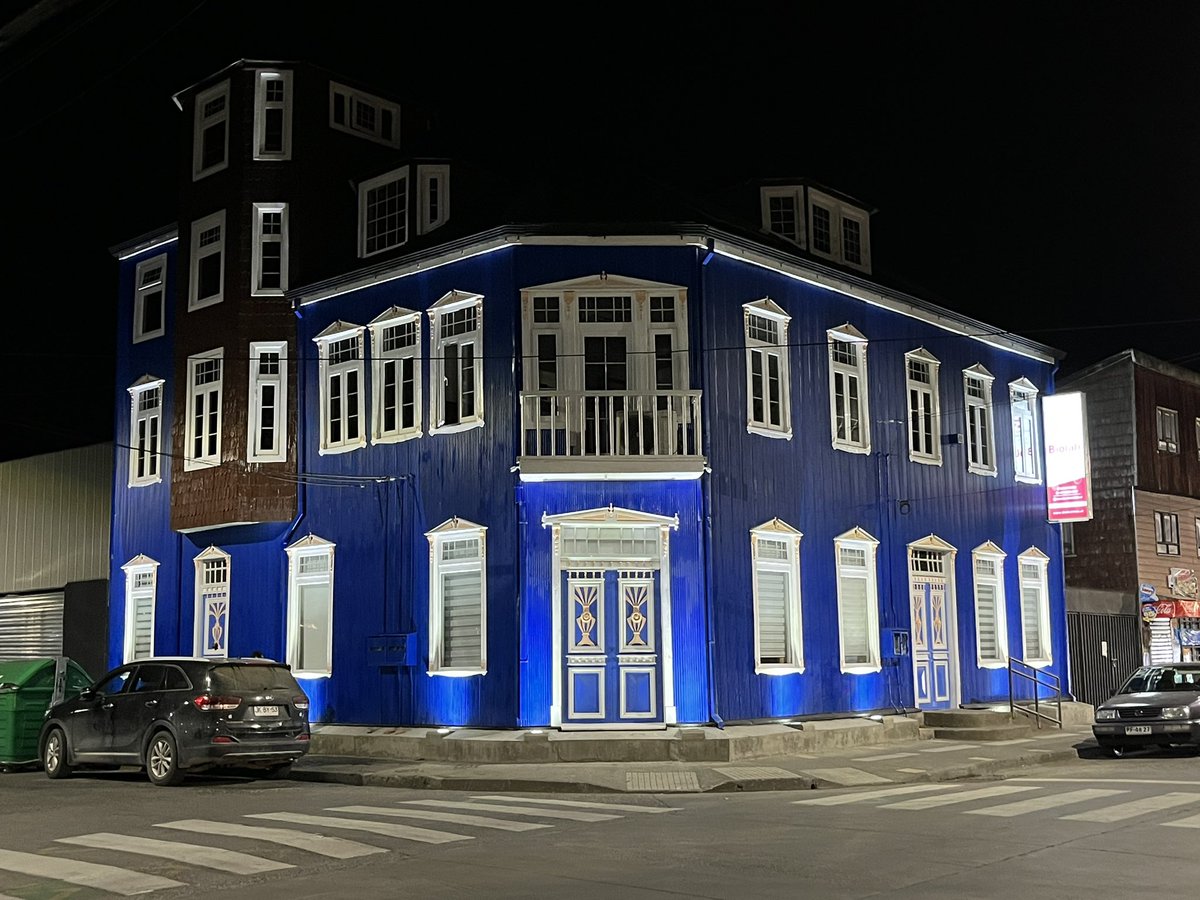 AguiladeCastro's tweet photo. La Casa González-Osorio,recientemente restaurada por sus actuales propietarios en la ciudad de #Castro #Chiloe. https://t.co/thCevAEPBj