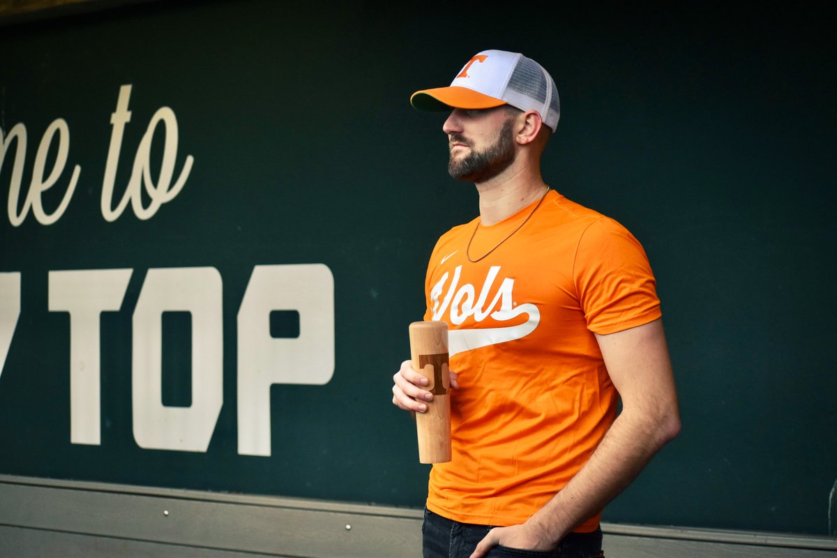 UTVolShop's tweet photo. Tony Vitello had a Dugout Mug, so we needed to have Dugout Mugs 💁‍♀️

https://t.co/RyLo7u4sxP ⚾️

Shoutout to our wonderful model, CP - our Team Shop / Events manager who bears a resemblance to Tony V. Ladies, he's single and can usually be found at any Tennessee sporting event. https://t.co/v6xY8V7uvB