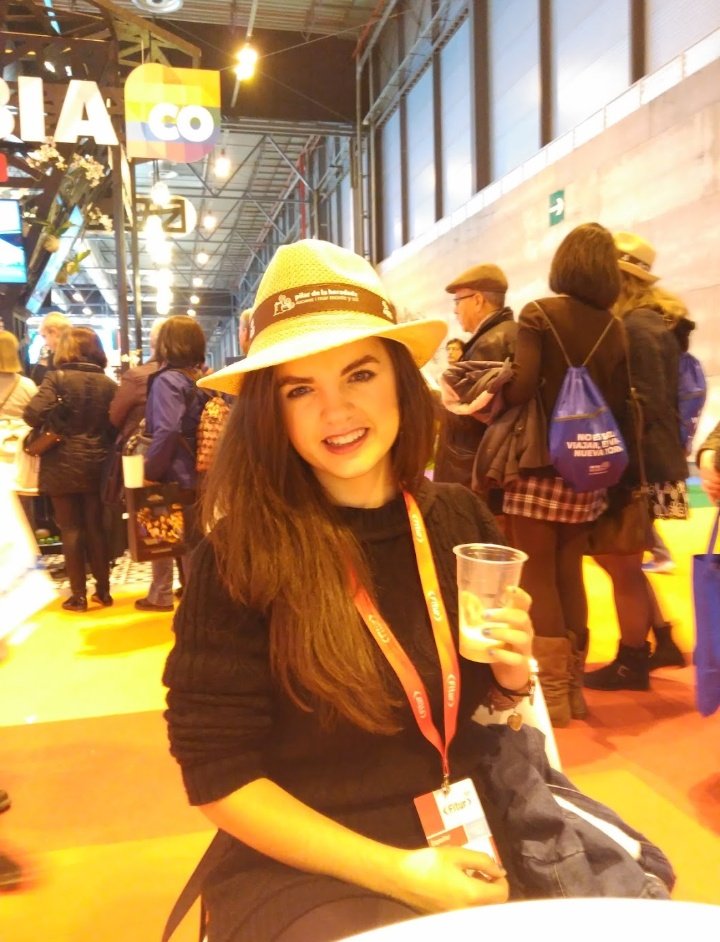 _Albiitah3_'s tweet photo. No se por qué no estoy hoy en Fitur haciendo cola para probar comidas raras y llevandome todos los folletos de cada stand 😪 https://t.co/H7VozkvLKK