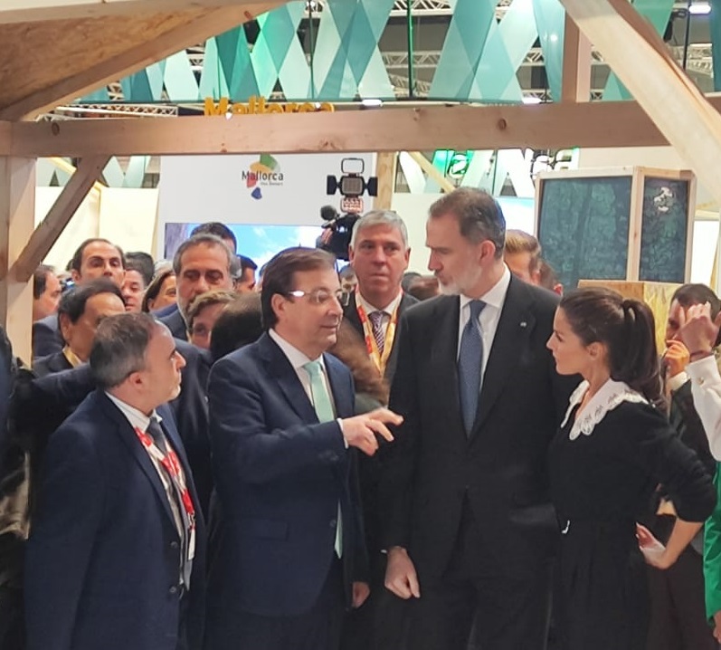 👑 El Rey Felipe VI y Doña Letizia han recorrido el stand de #ExtremaduraEnFitur 💚🤍🖤 #FITUR2023
¡Gracias por la visita!