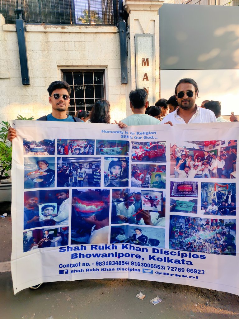 SamratAuddy12's tweet photo. MANNAT YATRA 🙏
Bas ek hafte ki doori. phir Pathaan aa raha hai aapke nazdeeki cinema theatres mein! #1weekforpathaan
@iamsrk @deepikapadukone @TheJohnAbraham @yrf
@PathaanTheFilm @SrkKol #Pathaan #PathaanMovie
#SRK #SRKians #ShahRukhKhan #SiddharthAnand #Mannat #SrkDisciples https://t.co/noPvcy0cpY