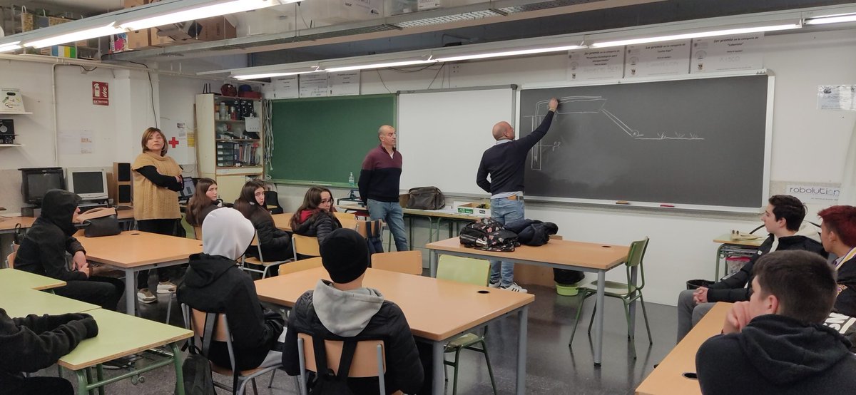 roboluti_on's tweet photo. Hoy hemos tenido la gran suerte de recibir la visita de Juanjo Rodes e Ismael Gil, grandísimos expertos en sistemas hídricos. Hemos debatido con ellos nuestro proyecto y sus aportaciones han sido de gran utilidad. Gracias amigos! #SuperPowered @FLLAlicante @FLL_Spain https://t.co/2L2iM2UfVT