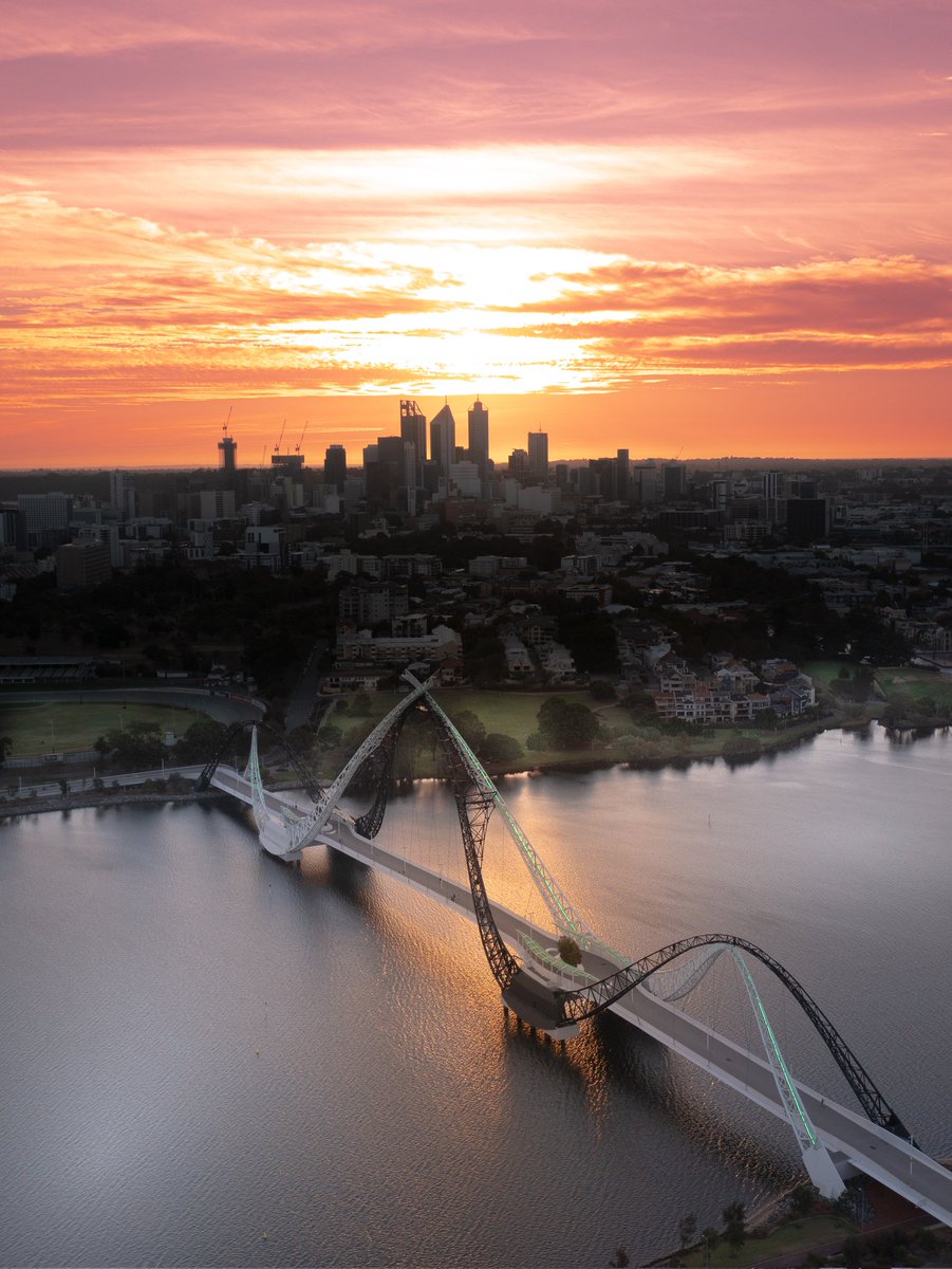 ▪️P E R T H▪️

Our small pretty city.

#thisiswa #wathedreamstate #perthcity #perth #perthlife #perthisok #perthvibes #destinationperth #Australia #soperth #westernaustralia #visitperth #sunset #sky #city #Bridge #abcaustralia #abcmyphoto #cityofperth @CityofPerth @WestAustralia