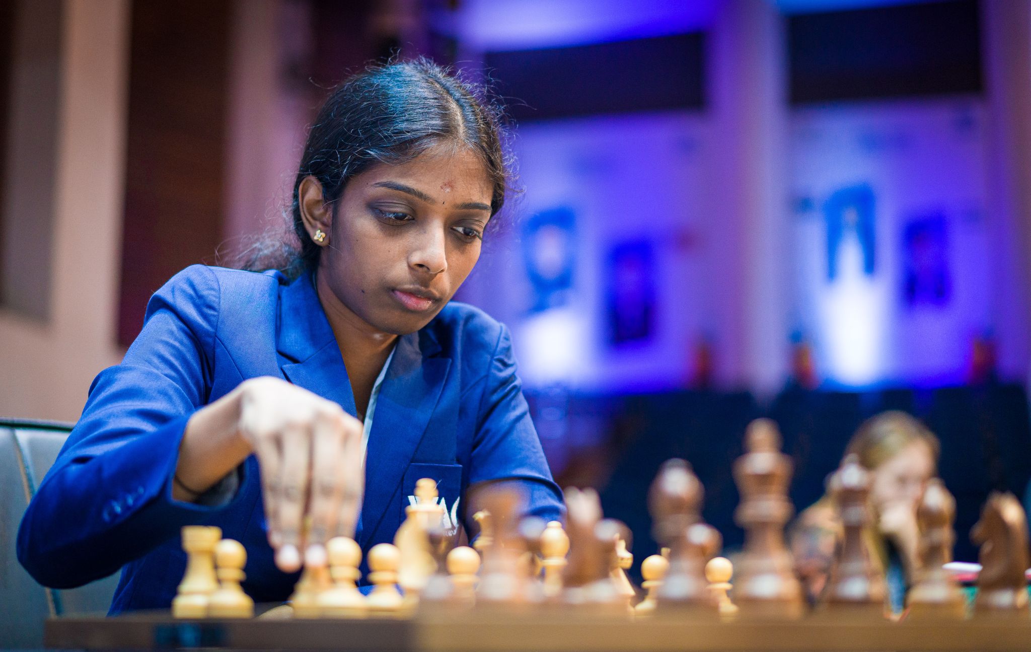 Women's Chess Coverage on X: Tata Steel Challengers: Round 5! Compatriot  battles! ⬜️ IM Thomas Beerdsen (2515) ⬛️ IM Eline Roebers (2361)   ⬜️ IM Vaishali R (2425) ⬛️ GM Adhiban Baskaran (