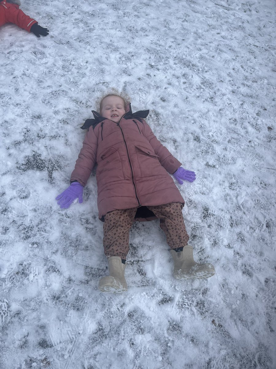 BathgateNs's tweet photo. The children at Bathgate west decided they wanted to sail to “Spain” for sunny weather. #funinthesnow https://t.co/ODezsc0R6P