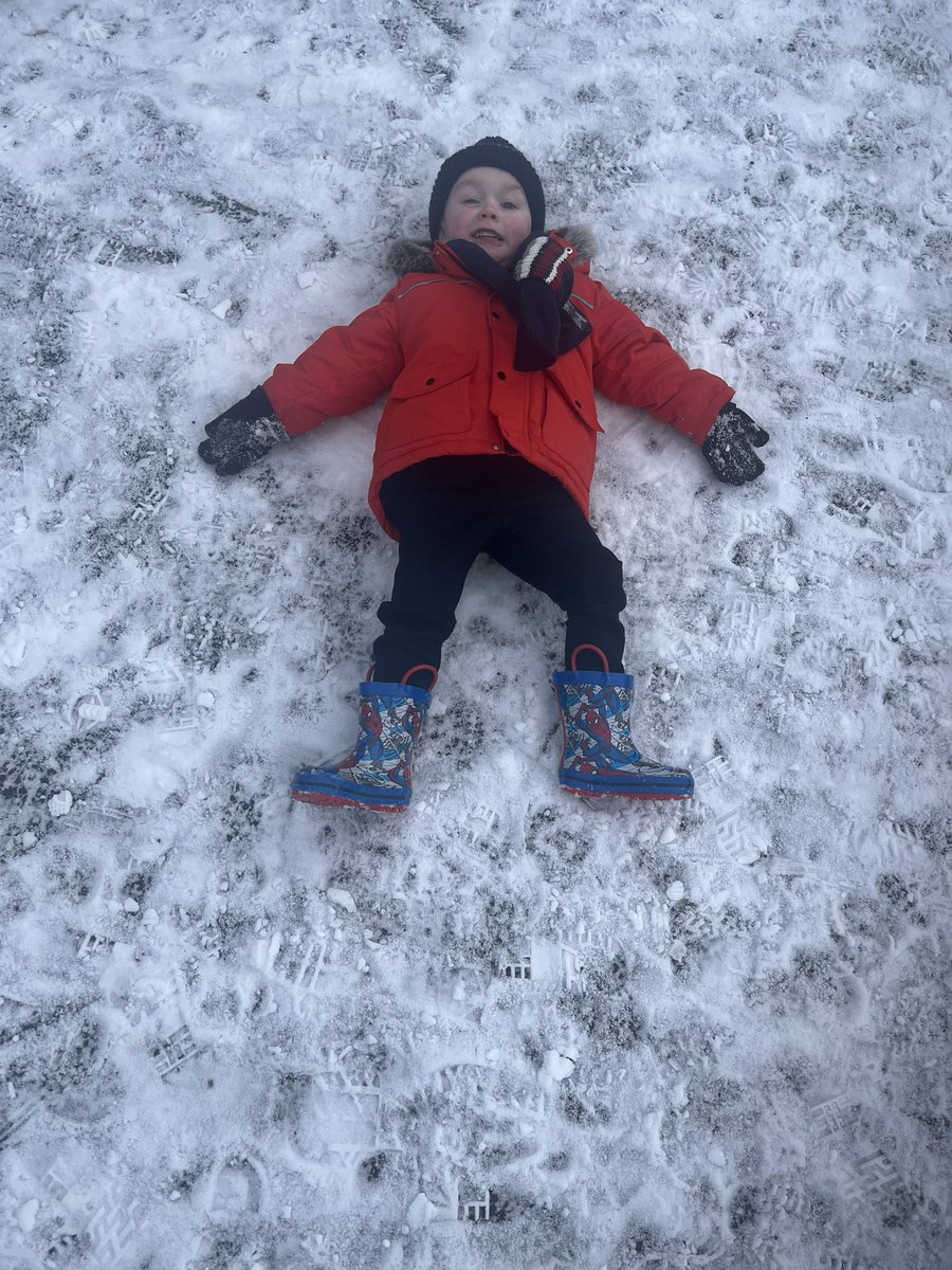 BathgateNs's tweet photo. The children at Bathgate west decided they wanted to sail to “Spain” for sunny weather. #funinthesnow https://t.co/ODezsc0R6P