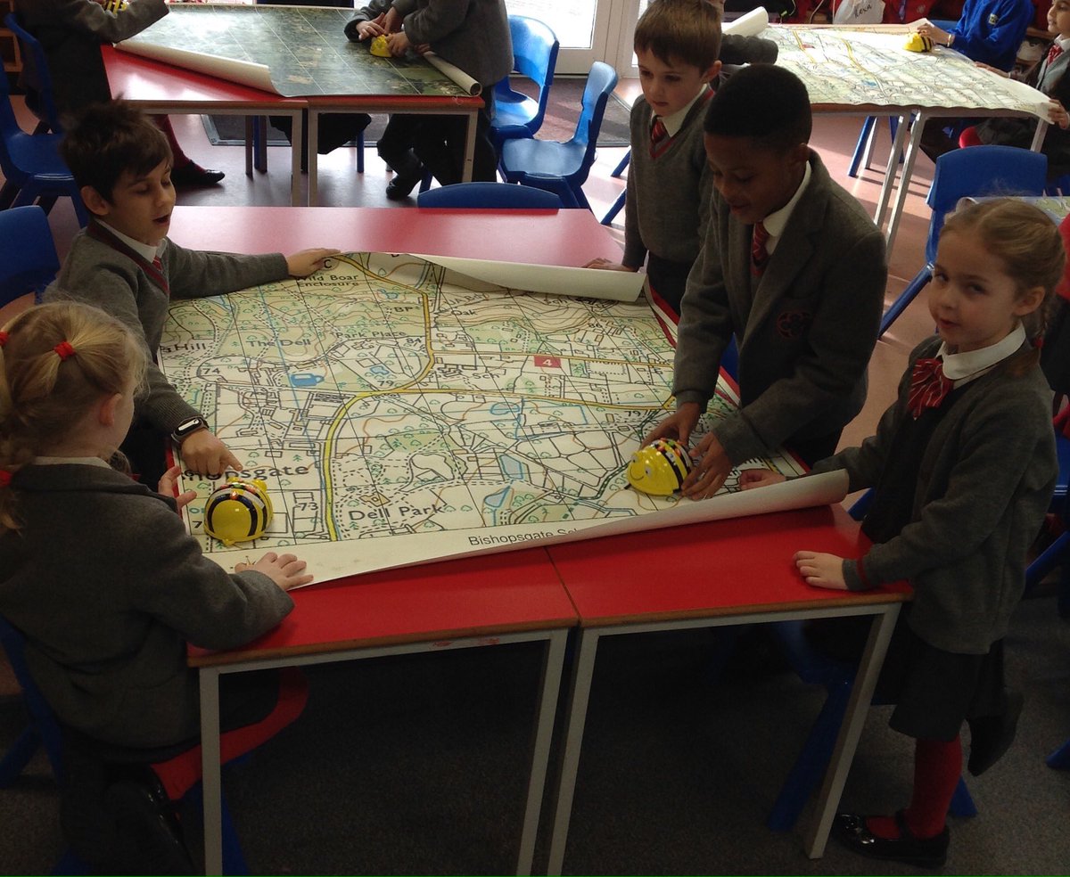 BGS_LowerSch's tweet photo. #BGS_Year2 have been using Bee-Bots in our maths lesson, giving them directional instructions to navigate a map @BGS_Maths #beebots #directions #collaboration #helpimlost #whichwayisnorth https://t.co/LEdV9jRIUR
