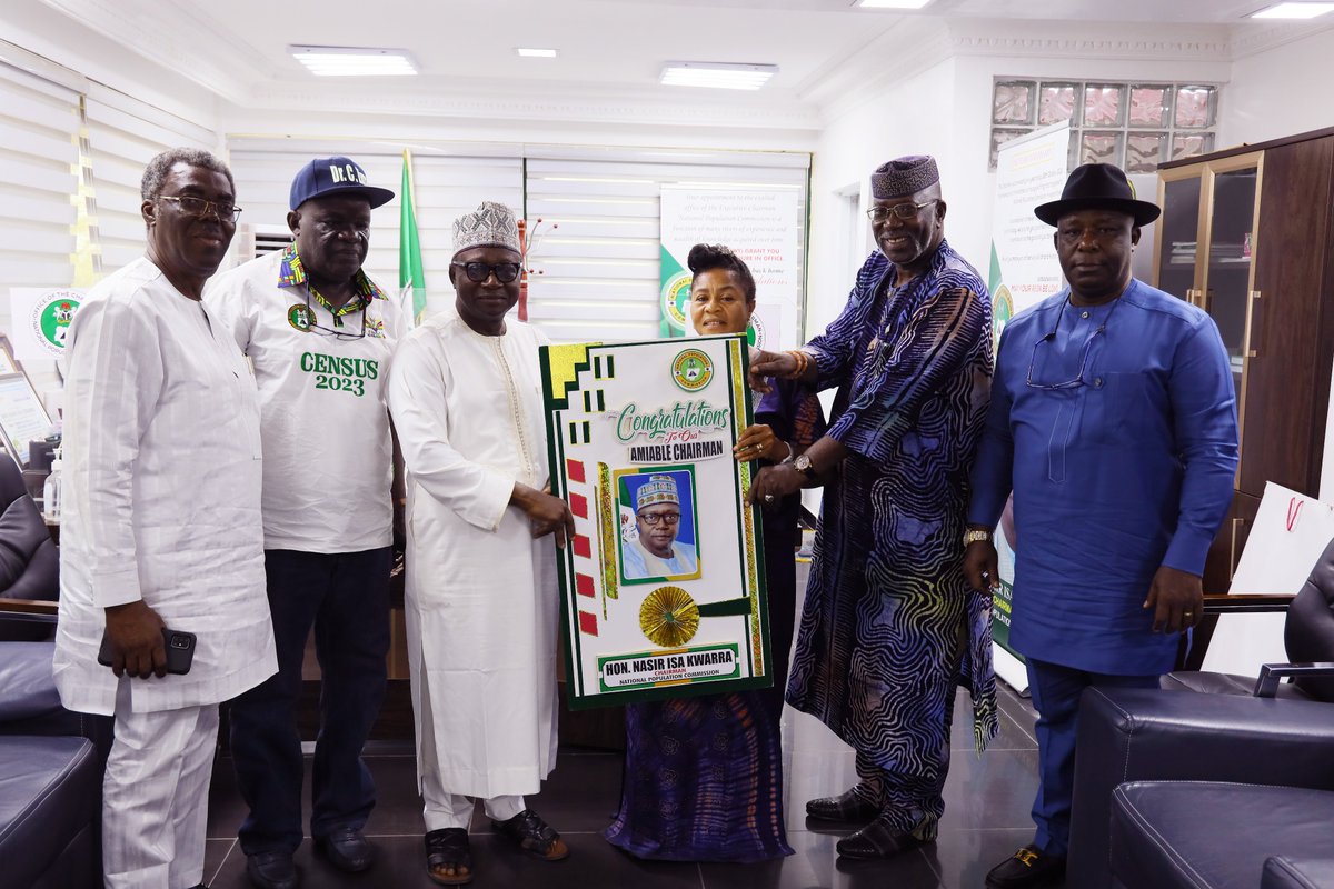 NKwarra's tweet photo. Yesterday, the Commission’s Staff Union led by its Chairman, Mrs. Rita Agaba presented a congratulatory Greeting Card to me in my office at the NPC's Headquarters, Abuja. 
#2023Census
#YouCountBeCounted
@natpopcom https://t.co/8VlPbLUCUS