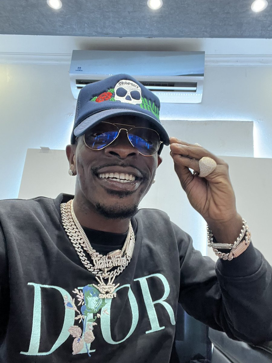 shattawalegh's tweet photo. Is better we stop arguing with nigerian Fans ,promoters ,etc and ask for help 

Me sef I need record label 🔜

Ghana music is a disgrace 
Mek nobody lie you ..

Shouts to Naija 🇳🇬 
Ghana ppl too deh like talk with no action 🤣
Yes I have said it …. https://t.co/MVwpgdps4V