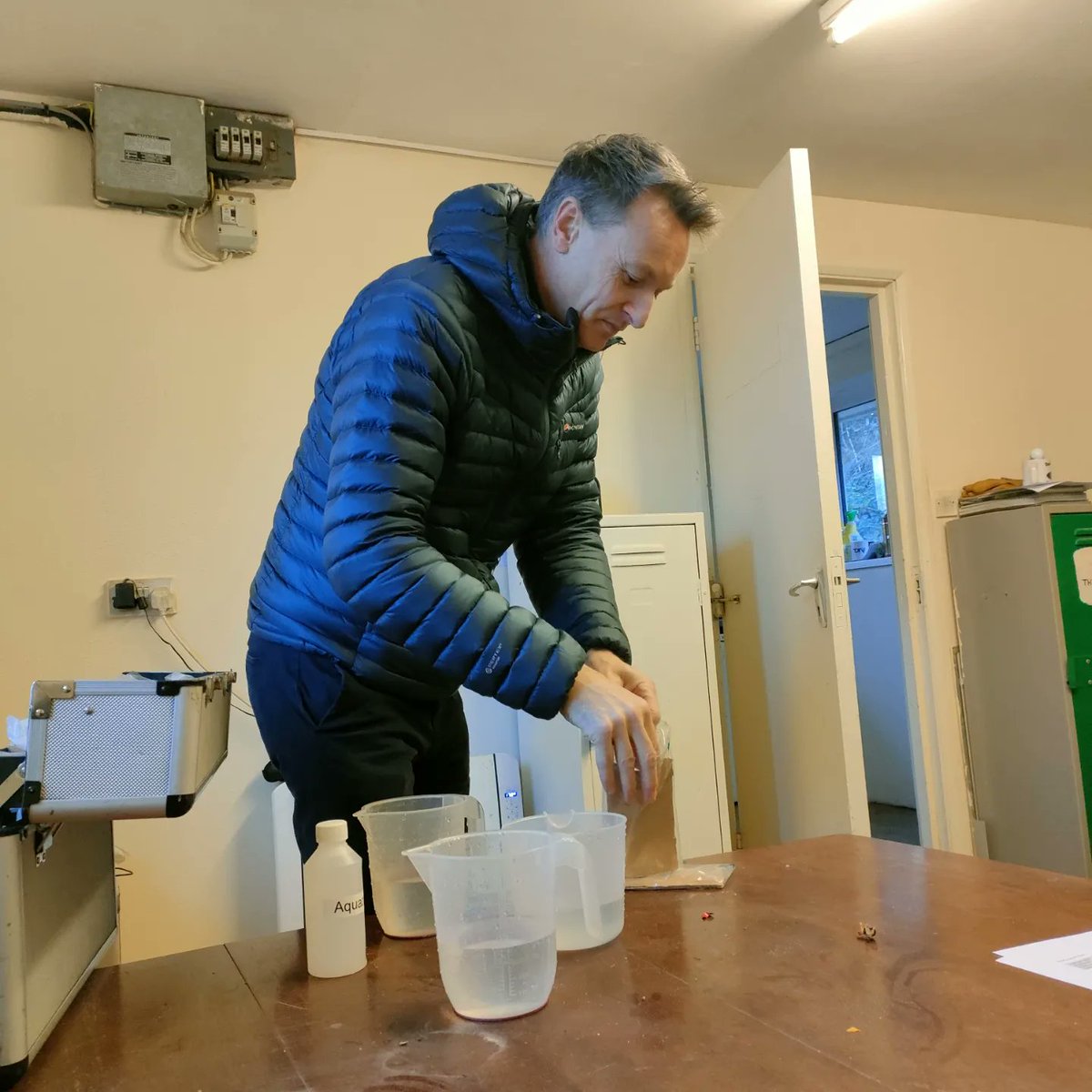 NewquayGC's tweet photo. Big thanks to Ian Lane from @GBRTechAmenity who spent some time with the greenkeeping team this morning to discuss all things Wetting Agent related.

#linksgolf #education #training #wettingagents #drypatch #hydrophobicity #penetrant #residual https://t.co/DoHVIfB63P