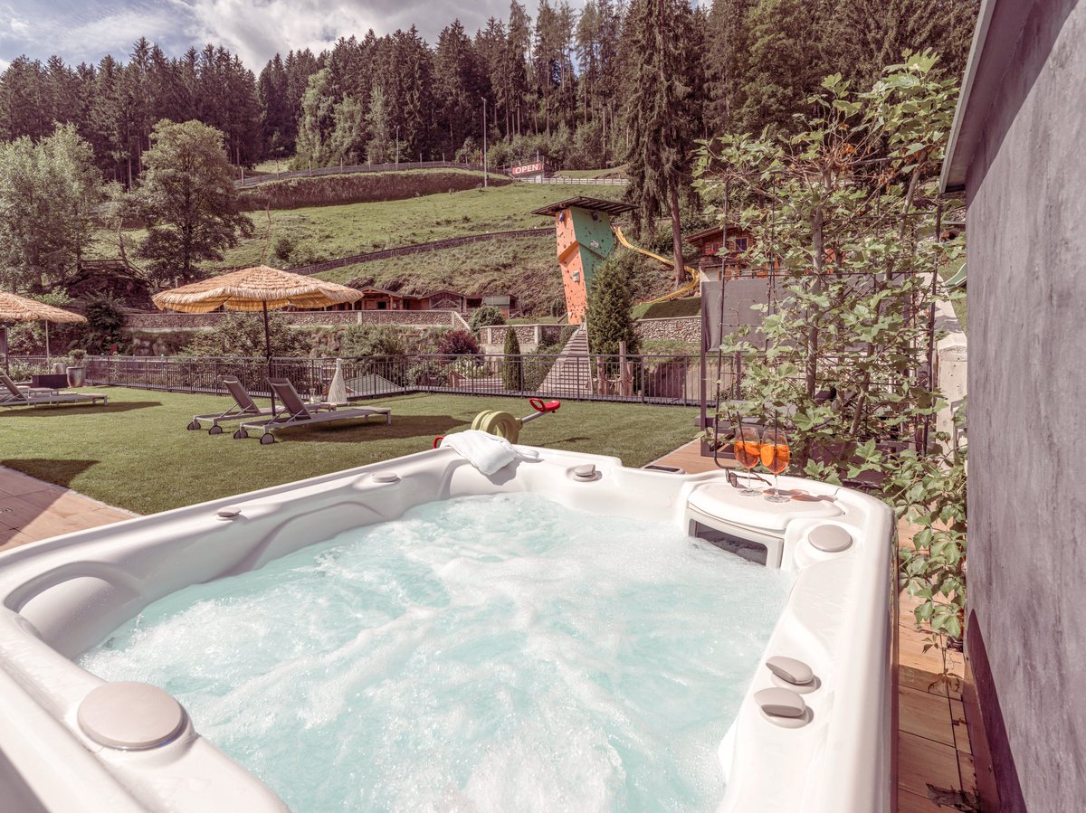 WILLKOMMEN auf unserer neuen Panoramasonnenterase mit direktem Zugang in den 20 000 m² Abenteuerpark - Der legendärer Seetal-Abenteuerpark in Kaltenbach erstreckt sich auf 20.000 m² rund ums Alpin Family Resort Seetal und lässt keine KINDER- &amp; TEENIE's TRÄUME offen. See you soon!