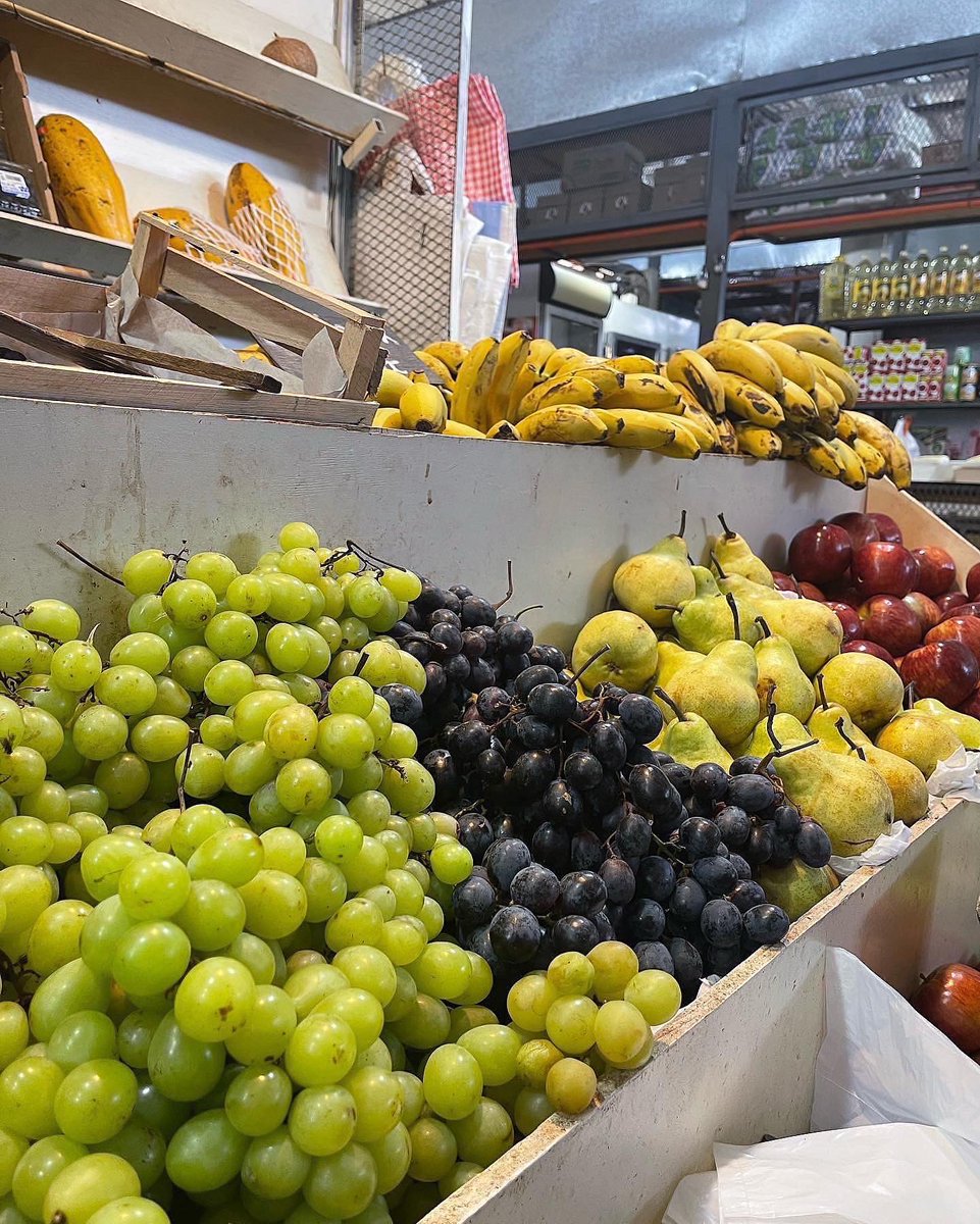 AbastoAsu's tweet photo. ¿Sabias que? 
La hidratación es sumamente importante. Y ante los casos de Dengue se recomienda estar bien hidratado. Se debe beber 2 a 3 litros de agua por día, ayudando con el consumo de frutas y verduras.
🍏🍎🍊🍌🍉 https://t.co/LCRnvFn61p