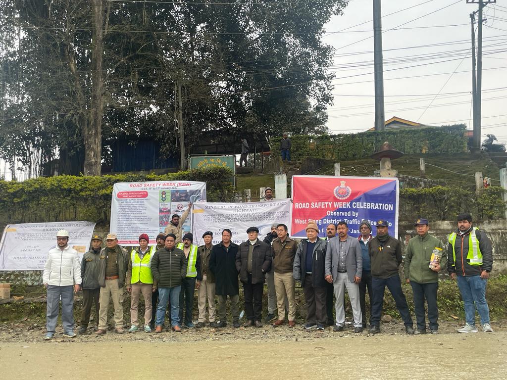 SpAalo's tweet photo. Road safety week organised by West Siang District Police . We appeal everyone to follow traffic rules sincerely and not to violate traffic rules. Creating a safe driving environment in West Siang. https://t.co/yuznlKvkry