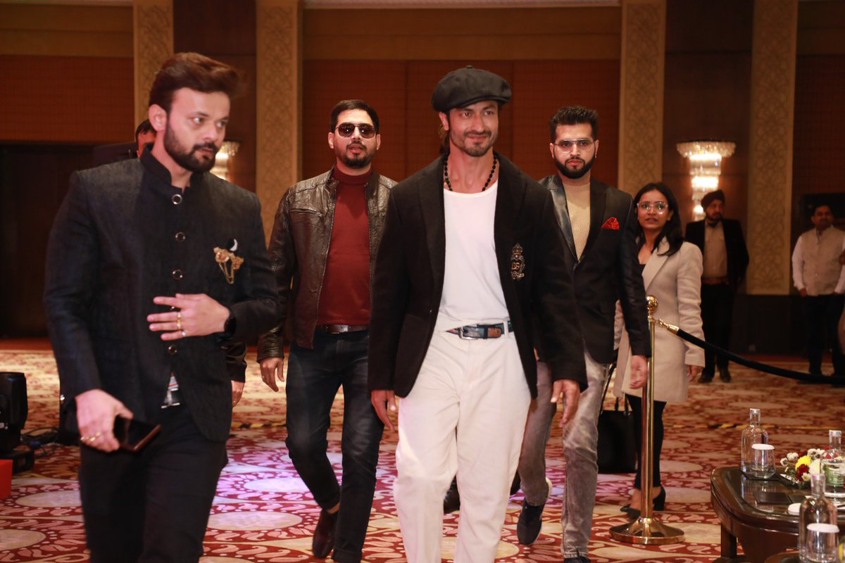 AlifiyahHaji's tweet photo. Youth Icon, Super Indian of the Year 2023
@Bharat24Liv
@VidyutJammwal @ashishtiwaritv https://t.co/4VPZAw1g4u