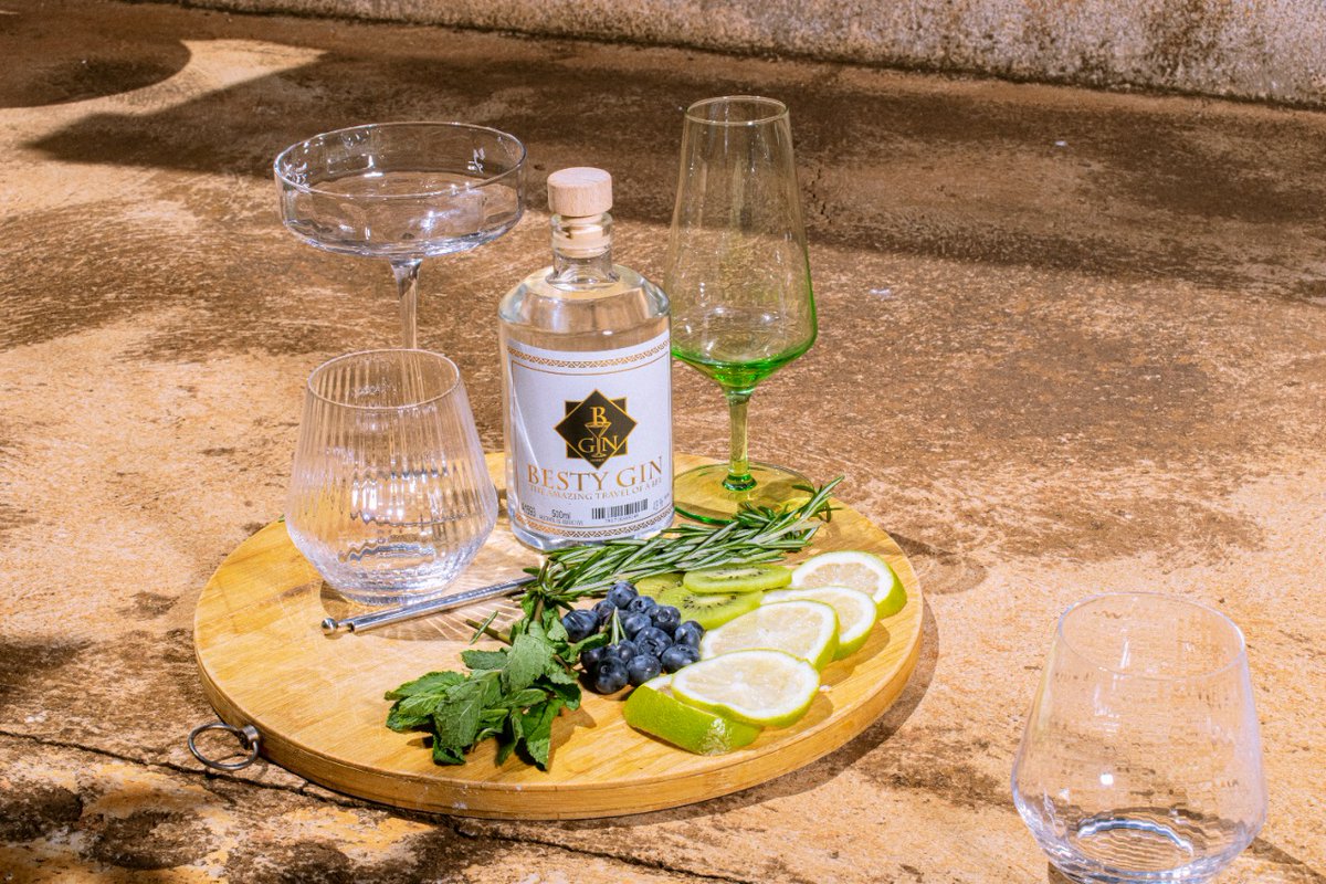 BestyGin's tweet photo. Happy Hump Day!

We are ready to mix up some cocktail magic this year. What cocktails will you be mixing up this year with Besty Gin?

#bestygin #ginlover #sagin #happyhour #cocktails https://t.co/MyqpFtH2W8