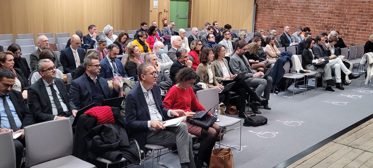 MostafaFourar's tweet photo. Toujours un plaisir de réunir les #inspecteurs , IA-IPR,  IEN-ET-EG et IEN-IO, pour échanger avec eux sur la préparation de #Rentree2023 
Leur rôle est essentiel pour porter les grandes mesures nationales et la politique académique sur le terrain et accompagner les établissements https://t.co/c8yVoyTEh4