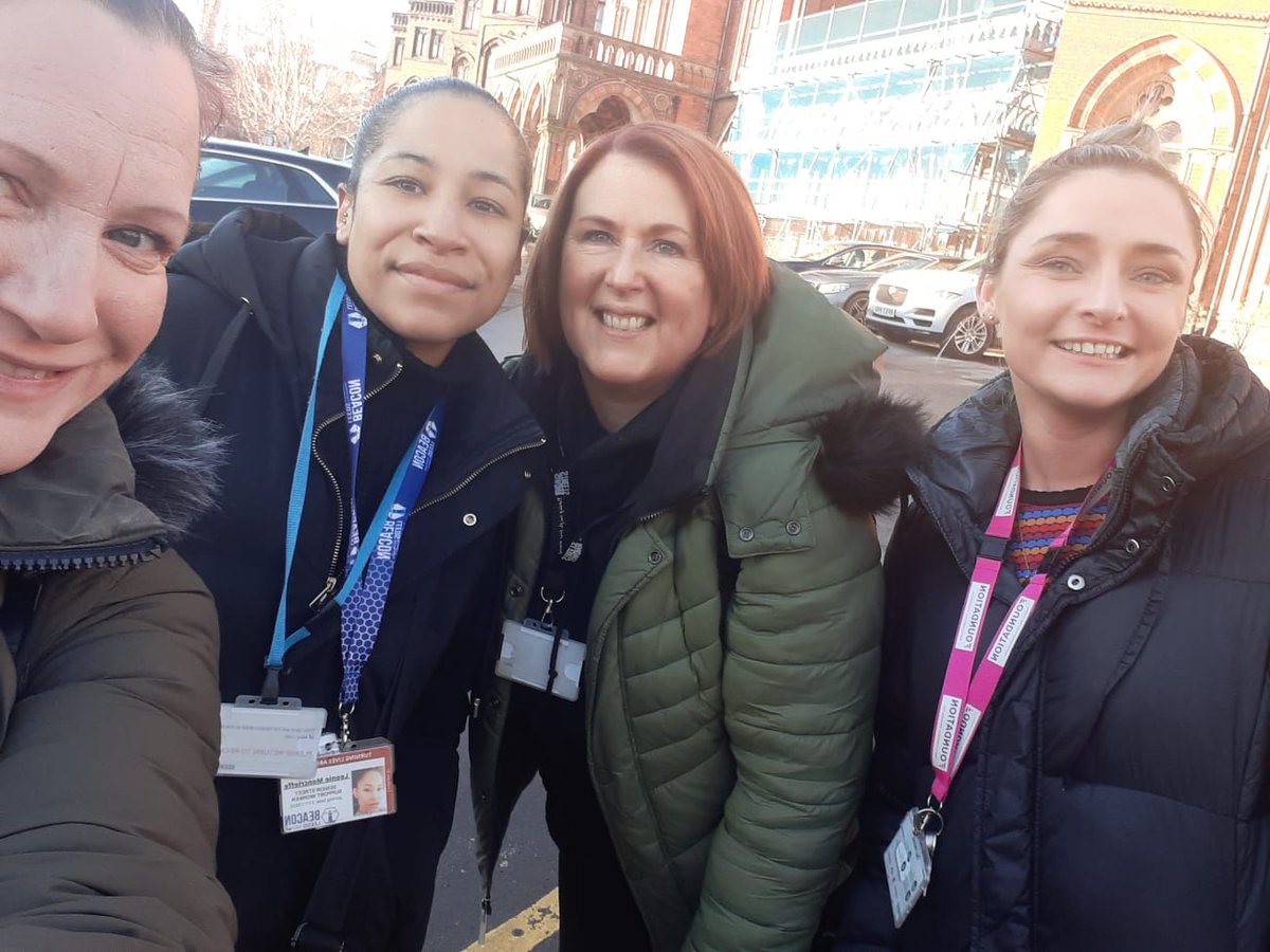 It's freezing out, our beacon team have linked in with @simonotstreets  for some street outreach to   reach out  to our most  vulnerable  citizens   #jointworking @TLivesAround @Foundation___ @Touchstone_Spt