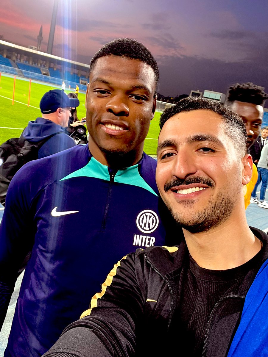 CurvaKk's tweet photo. Grazie @DarmianOfficial 🤝💙🖤 https://t.co/gFNeCwKU9h