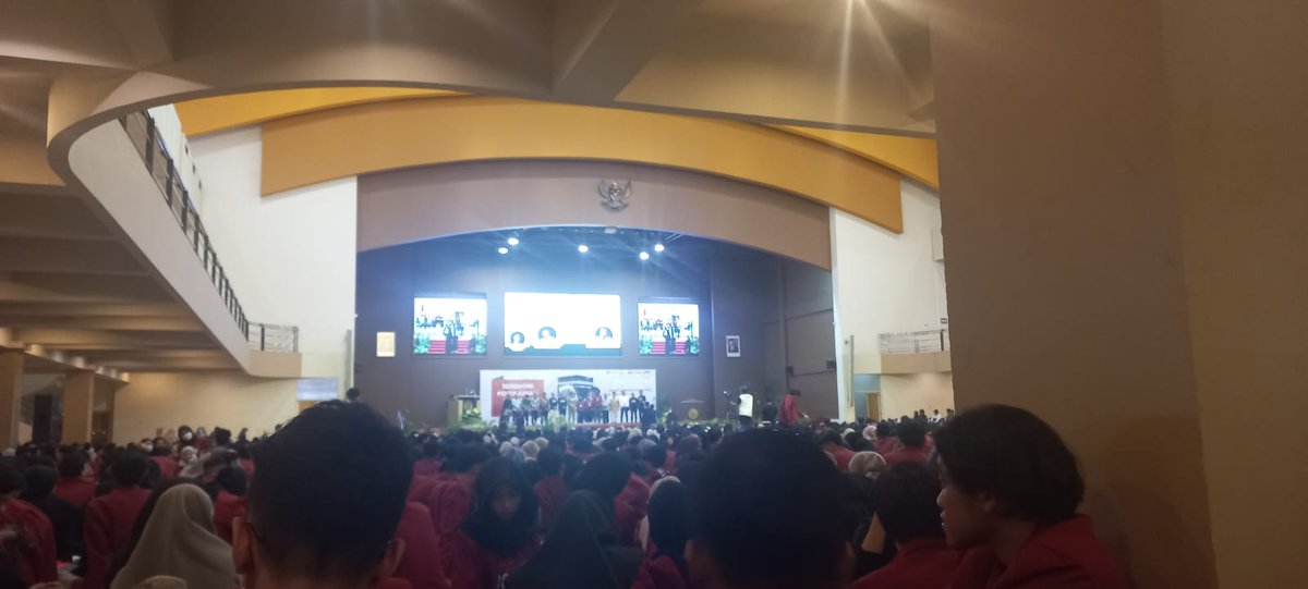 Dwiiiiip's tweet photo. Penerjunan KKN UMY 2023

#KKNUMY #KKNRegulergasal23 #KKNRecoveryCianjur #UMYMengabdi #UMY https://t.co/AJpNVrUeqw
