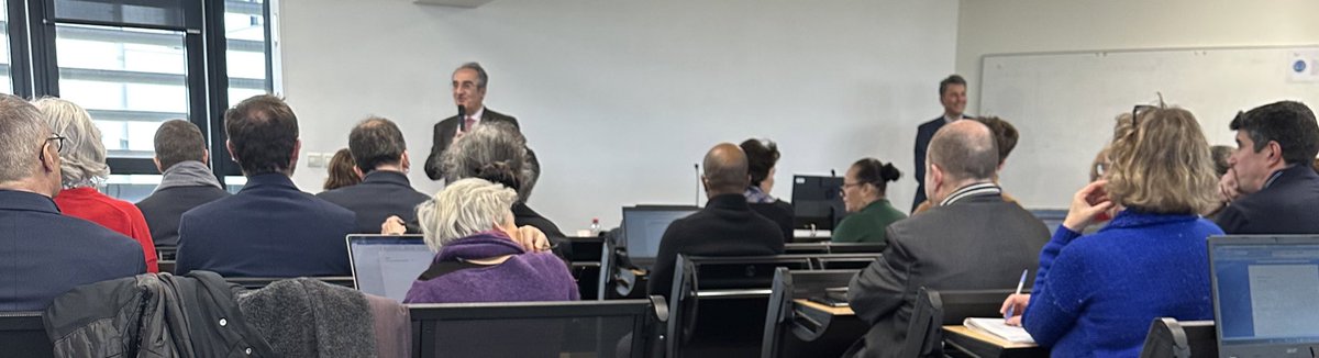 DeazevedoJP's tweet photo. 🤩 Formation de qualité sur la prise de parole en public avec la Réalité Virtuelle Augmentée à #ih2ef avec @DigitalandHuman en présence de @CTorossian_Off
🙏🏻 Cécile M. & @joachimbroombe1 pour leur #Bienveillance et #Professionnalisme
#innovation #Numérique #Formation_continue https://t.co/VHKLn6BQsP