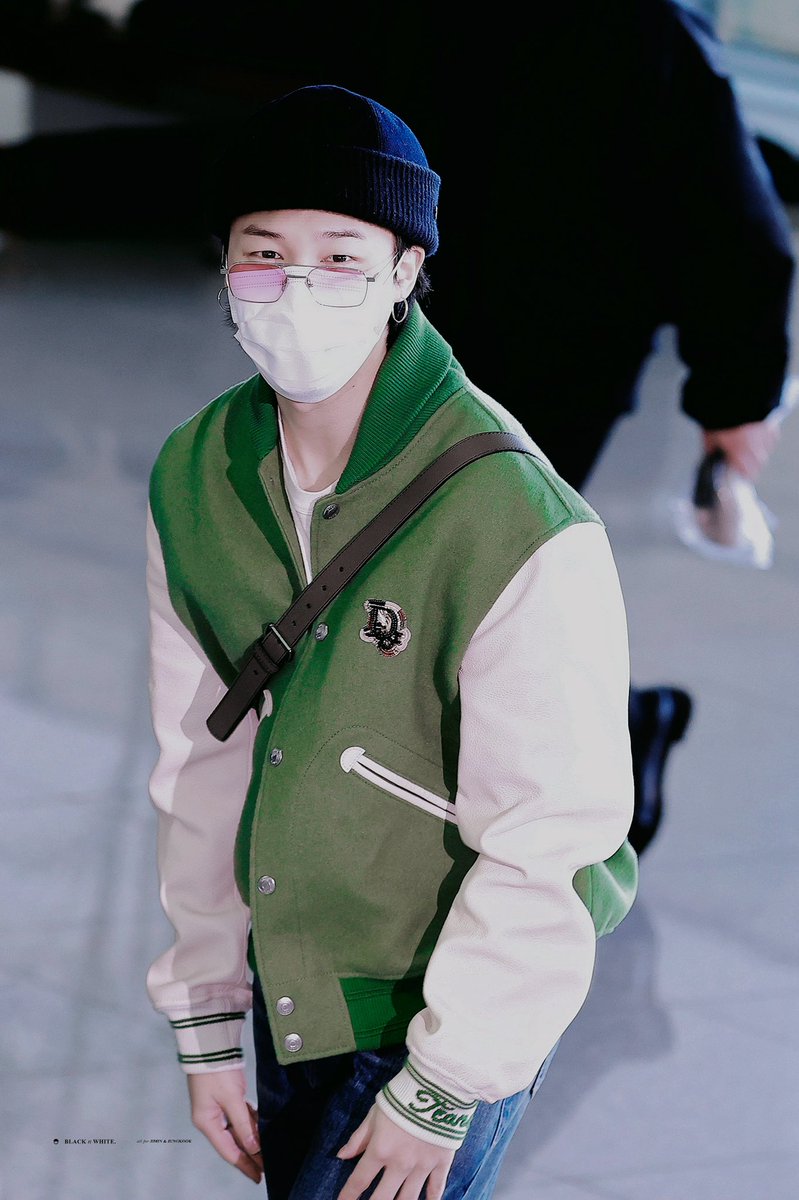 ArmyViedma's tweet photo. #JIMIN Y #JHOPE rumbo a Francia a la semana de la moda en Paris!!! 💜💜💜💜

J-Hope asistirá el 19 de enero mientras que jimin el 20 de enero para completar sus agendas como embajadores de LV Y DIOR.

HAVE A SAFE FLIGHT J-HOPE

HAVE A SAFE FLIGHT JIMIN 
#BTS #BTSARMY @BTS_twt https://t.co/T3D0a5Yamk